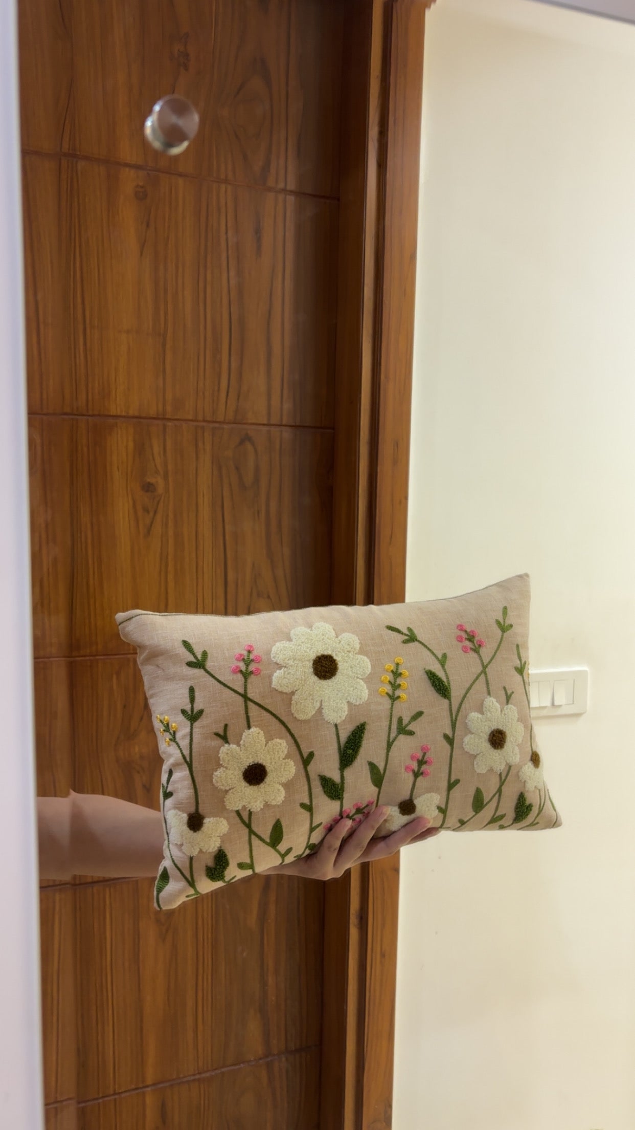 Butternut Blossom (Warm Beige cushion cover)
